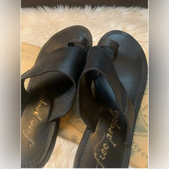 Free People San Antoni Slide Sandal, Toe Loop, Black Leather, Size 7, New In Box - Picture 5 of 11